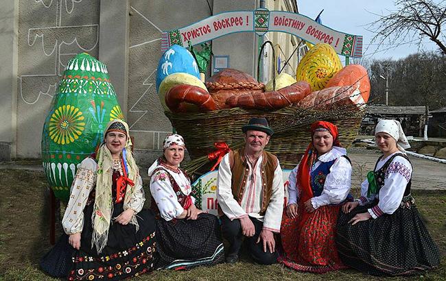 Музей Тернополя подарил украинцам самую большую пасхальную корзину