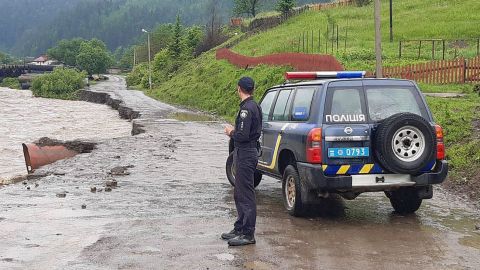 Через розлив Дністра підтоплені дороги міжнародного значення
