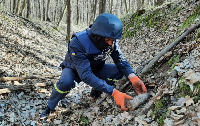 Жителі Києва та області можуть чути вибухи: що відбувається