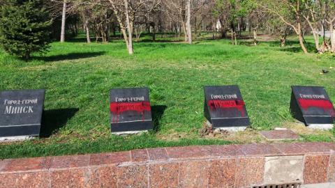 "Осучаснили": в Одесі активісти "підправили" меморіал на Алеї Слави (фото)