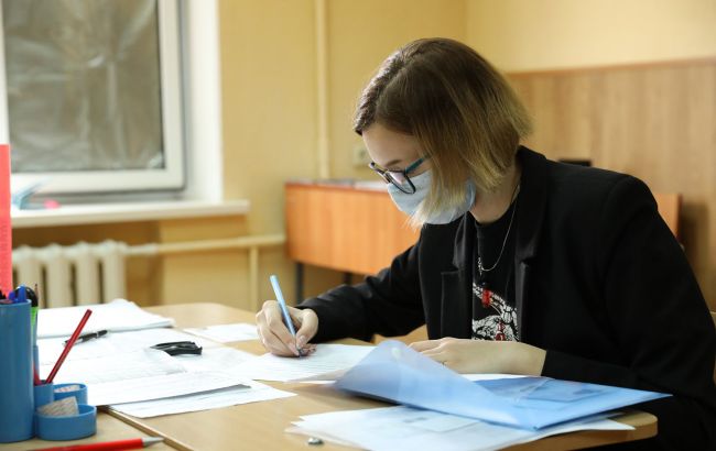 В Украине проводят первый пробный квалификационный экзамен магистров