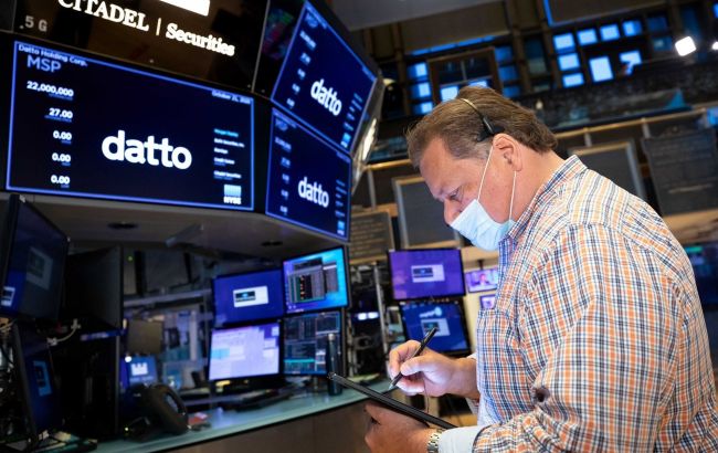 Финансовые рынки растут после заявлений РФ об отводе части войск от Украины