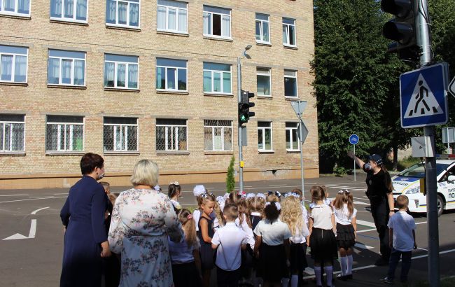 В Виннице во время линейки в школе умер мужчина
