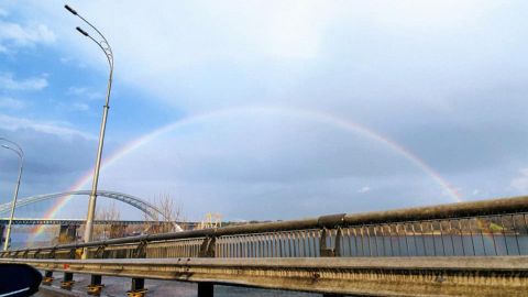Над небом Києва розкинулася чарівна веселка-міст: "весняна природа незабутня!" (Фото)