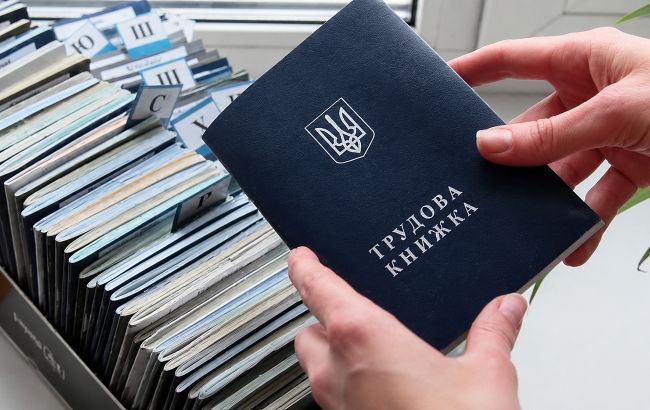 Чи зарахують до стажу роботу за кордоном: у ПФУ дали чітку відповідь