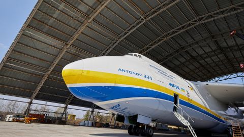 Пілот показав унікальне відео, як літак "Мрія" готувався до параду на День Незалежності: дух захоплює