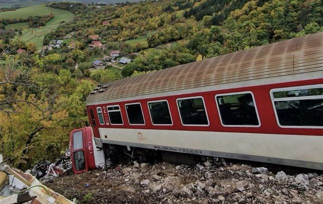 У Словаччині зіткнулися швидкісні потяги: понад 100 поранених, двоє у критичному стані