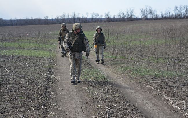 На Донбассе из гранатомета обстреляли военных возле Водяного