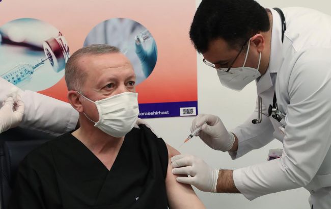 Эрдоган заявил, что получил три прививки от COVID