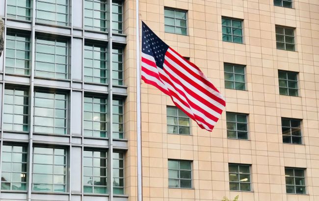 Посольство США в Росії скоротить штат на 75%