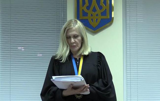 Викритій на хабарі судді Окружного адмінсуду Києва подовжили запобіжний захід