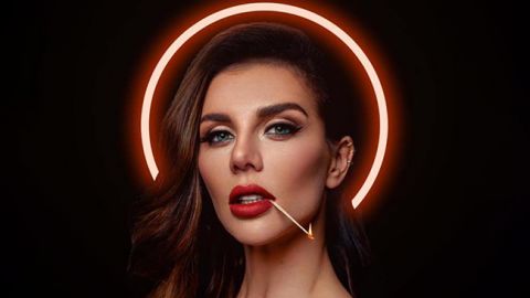 Вигнав дружину і сина з дому: Седокова увела з родини 27-річного спортсмена