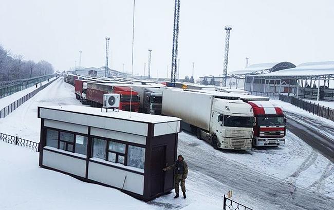 РФ частково припинила пропуск вантажівок з України, - Держприкордонслужба