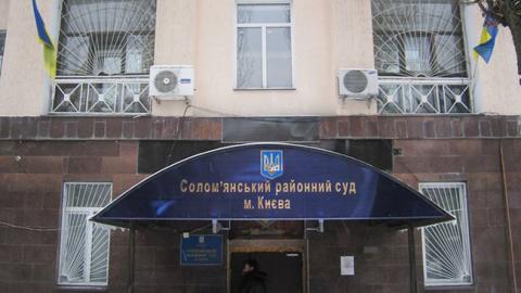 У Києві невідомий розбив десяток авто біля Солом'янського райсуду