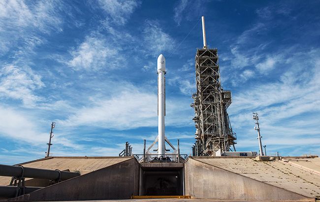 SpaceX запустила в космос ракету Falcon 9 с десятью спутниками