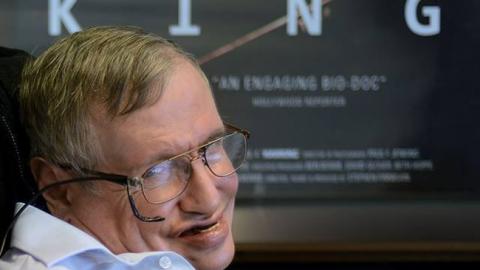 Стівен Хокінг помер: що говорив учений про кінець світу і колонізації космосу