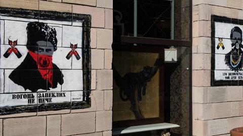 У Києві розфарбували відновлені графіті часів Майдану (відео)