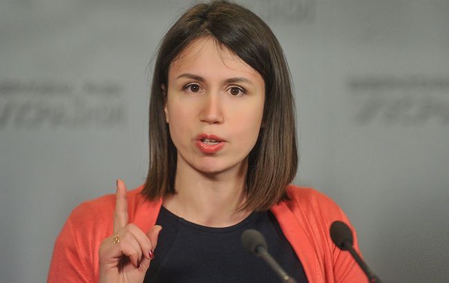 Черновол взяла в руки автомат и позвала всех на Майдан (видео)