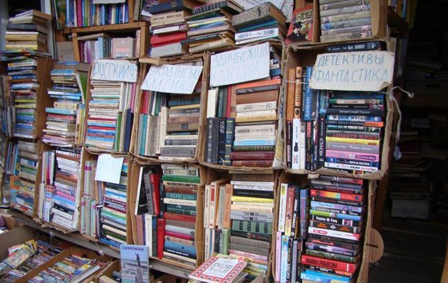 В Киеве хотят  снести книжный рынок "Петровка": разгорается скандал