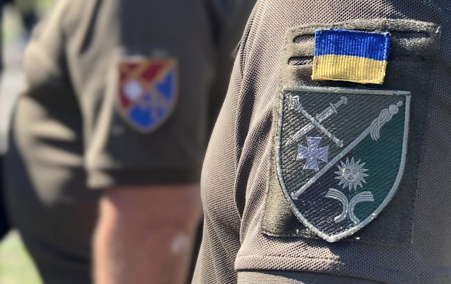 У Хмельницькому біля ТЦК зібрався мітинг через мобілізацію 25-річного чоловіка: що відомо
