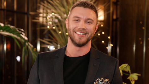 Горячий поцелуй и массовый уход участниц: чем удивил третий выпуск "Холостяка-11"