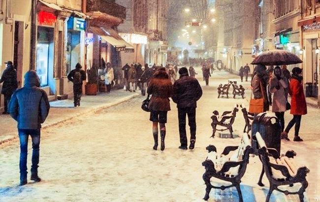 Снігопад перетворив Львів на місто-казку: вражаючі фото