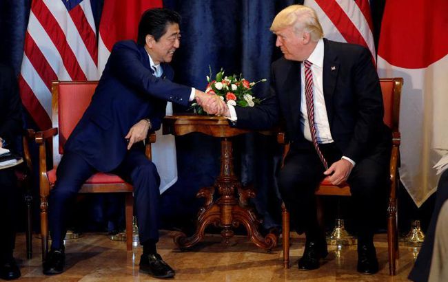 Трамп и премьер Японии обсудили КНДР