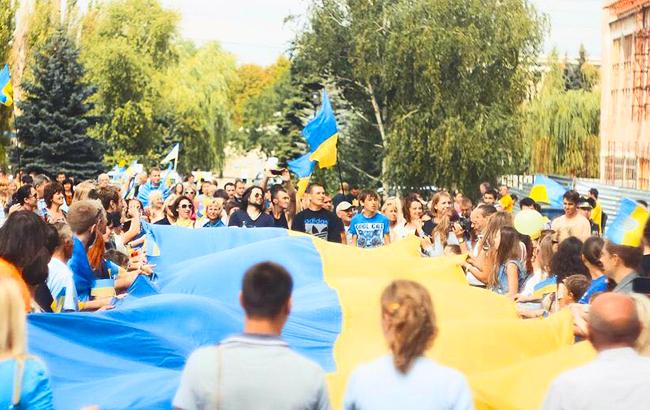 Потемкинскую лестницу в Одессе накрыли огромным украинским флагом