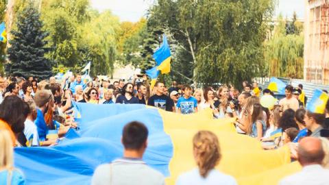 Известный журналист ярко высказался по поводу российских флагов в Украине