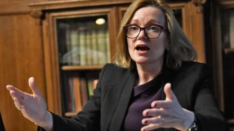 Інцидент з Defender: Росія викликала посла Британії та попередила про наслідки