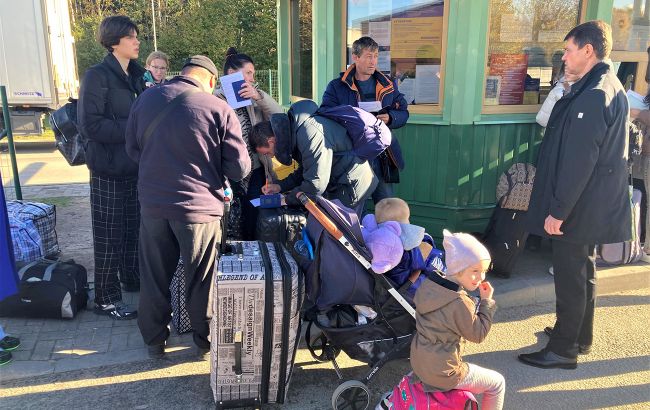 Бегут через Россию. Сколько украинцев остаются в Латвии из-за войны