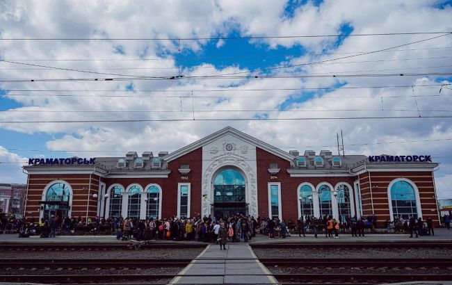 Железнодорожный вокзал Краматорска подвергся ракетным ударам: есть пострадавшие