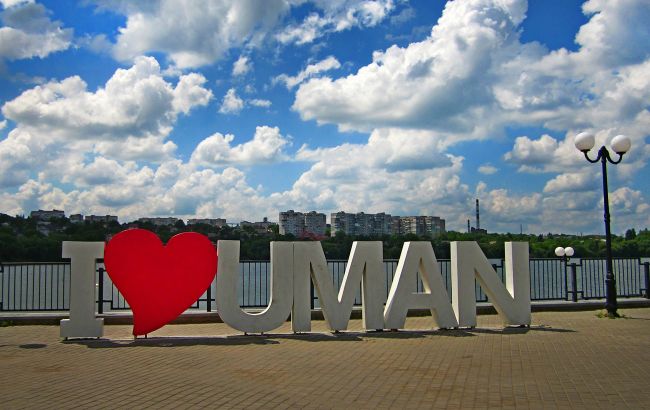 Обстріл Умані. В Міноборони показали відео "прильоту" по магазину