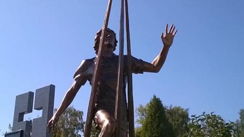 У Києві з'явився пам'ятник футболісту Андрію Гусіну