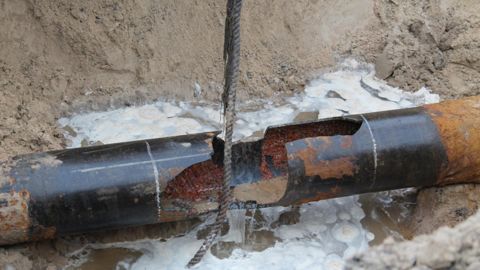 В центре Киева на улице забил "гейзер": его высота достигала 7 этажа