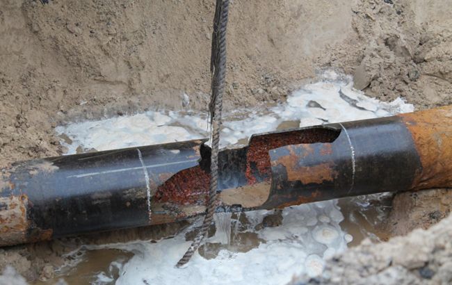 В центре Киева на улице забил "гейзер": его высота достигала 7 этажа