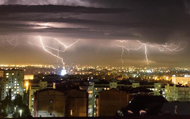 Синоптики объявили штормовое предупреждение: украинцев просят быть осторожнее