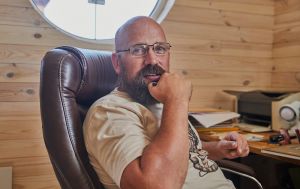 Известный украинский певец вышел на связь после обширного инфаркта (фото)