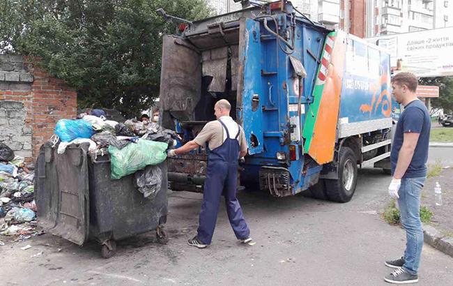 В Черниговской области полиция обнаружила грузовик с львовским мусором
