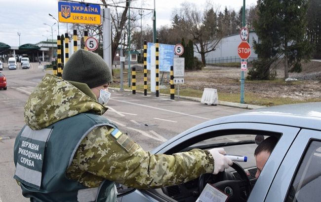 На кордоні з РФ пасажира автобуса госпіталізували через підозри на коронавірус