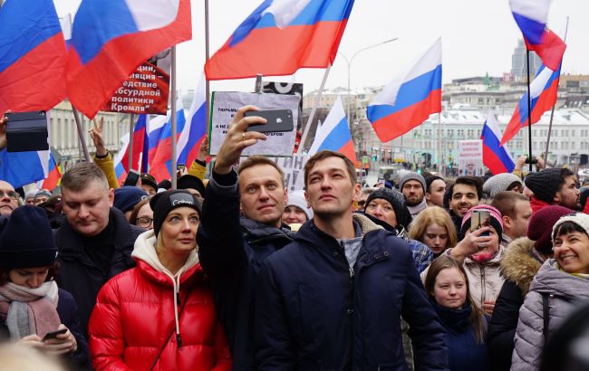 У Росії суд засудив брата Навального до умовного терміну за заклики до протестів