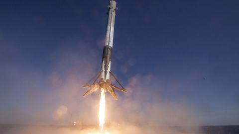 SpaceX успішно запустила Falcon 9 з сімома супутниками
