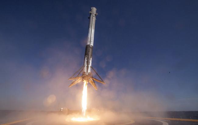 SpaceX успішно запустила Falcon 9 з десятьма супутниками