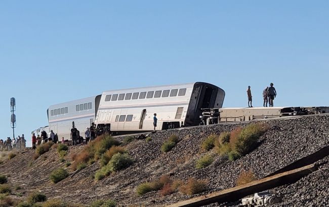 У США пасажирський поїзд зійшов з рейок, є жертви