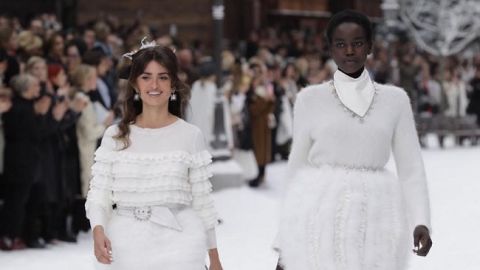 Прощай, легенда: в Париже представили последнюю коллекцию Карла Лагерфельда для Chanel