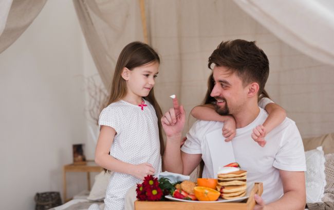 Как давать ребенку сладости, чтобы это не вредило его здоровью: советы от педиатра