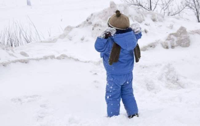 "Замерзал и плакал": во львовском детсаду забыли ребенка на улице