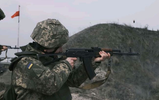 Боевики на Донбассе ранили украинского военного
