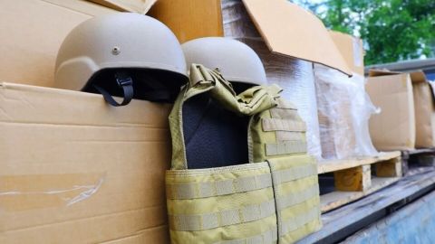 Покровська громада отримала партію кевларових касок від "Метінвесту"