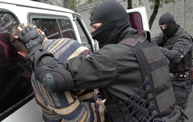 Милиция задержала на вокзале Славянска мужчину, перевозившего боевые гранаты